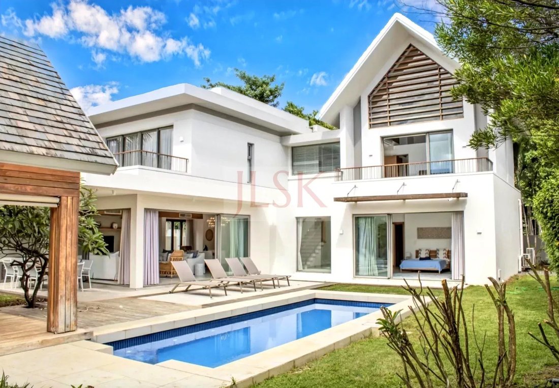 Villa in Grand Baie, Rivière du Rempart District, Mauritius 1 - 16037483