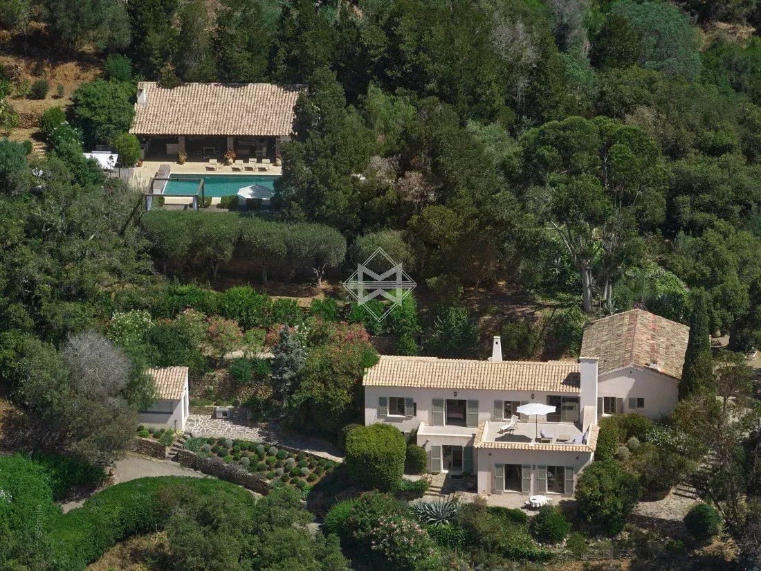 Villa in La Croix-Valmer, Provence-Alpes-Côte d'Azur, France 1 - 12064275