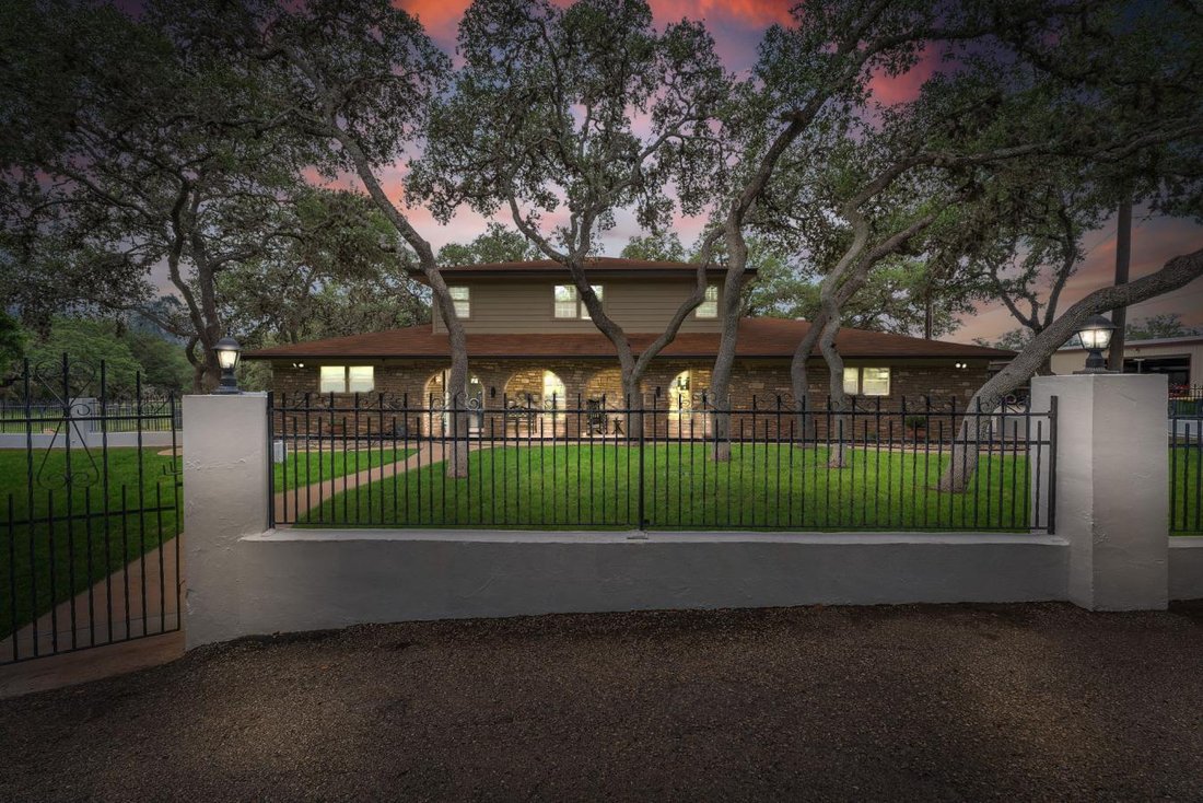 House in San Antonio, Texas, United States 1 - 16036315