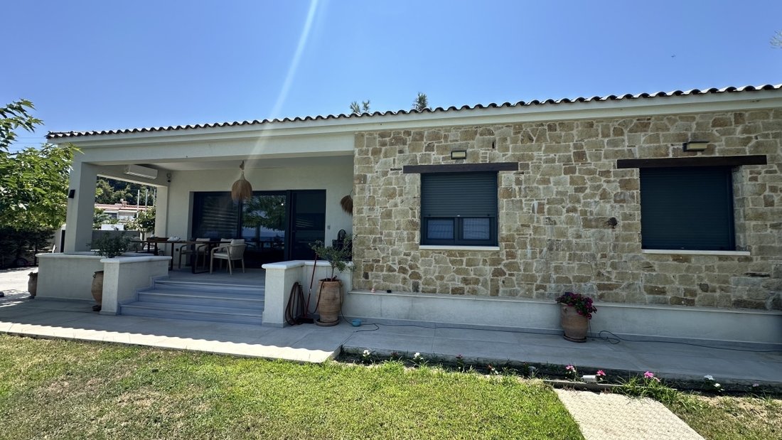 Villa in Pallini Municipal Unit, Macedonia and Thrace, Greece 3 - 13084648
