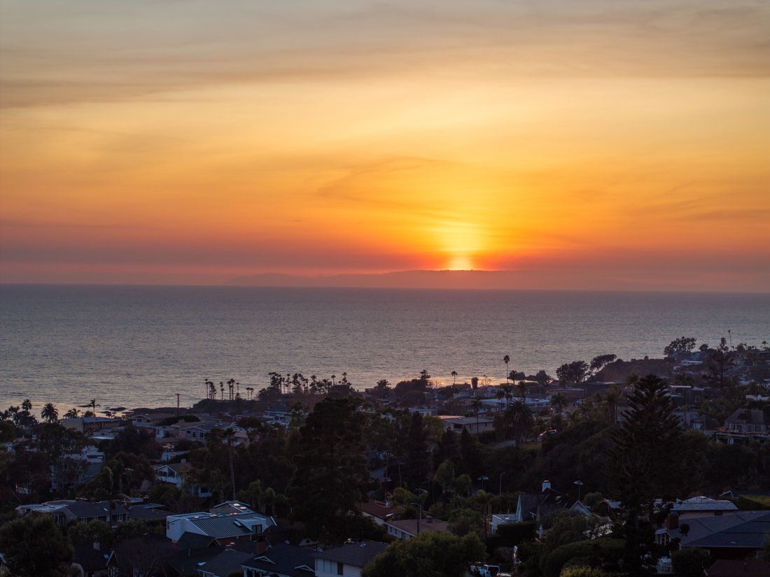 Whispers of the Pacific: The Legendary Hiel Ryder Estate Awaits