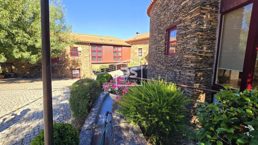 Villa in Vale da Amoreira, Guarda District, Portugal 1 - 16035089