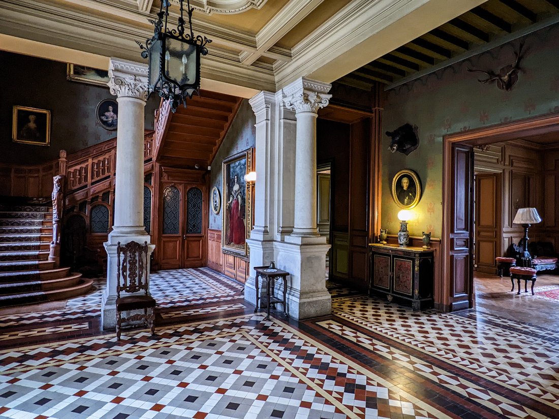 Le Rêve de Granit: A 19th-Century Breton Château Woven from Time and Light