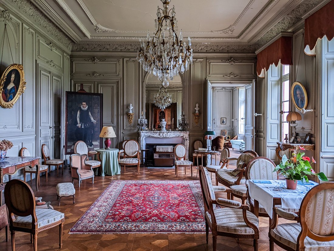Le Rêve de Granit: A 19th-Century Breton Château Woven from Time and Light