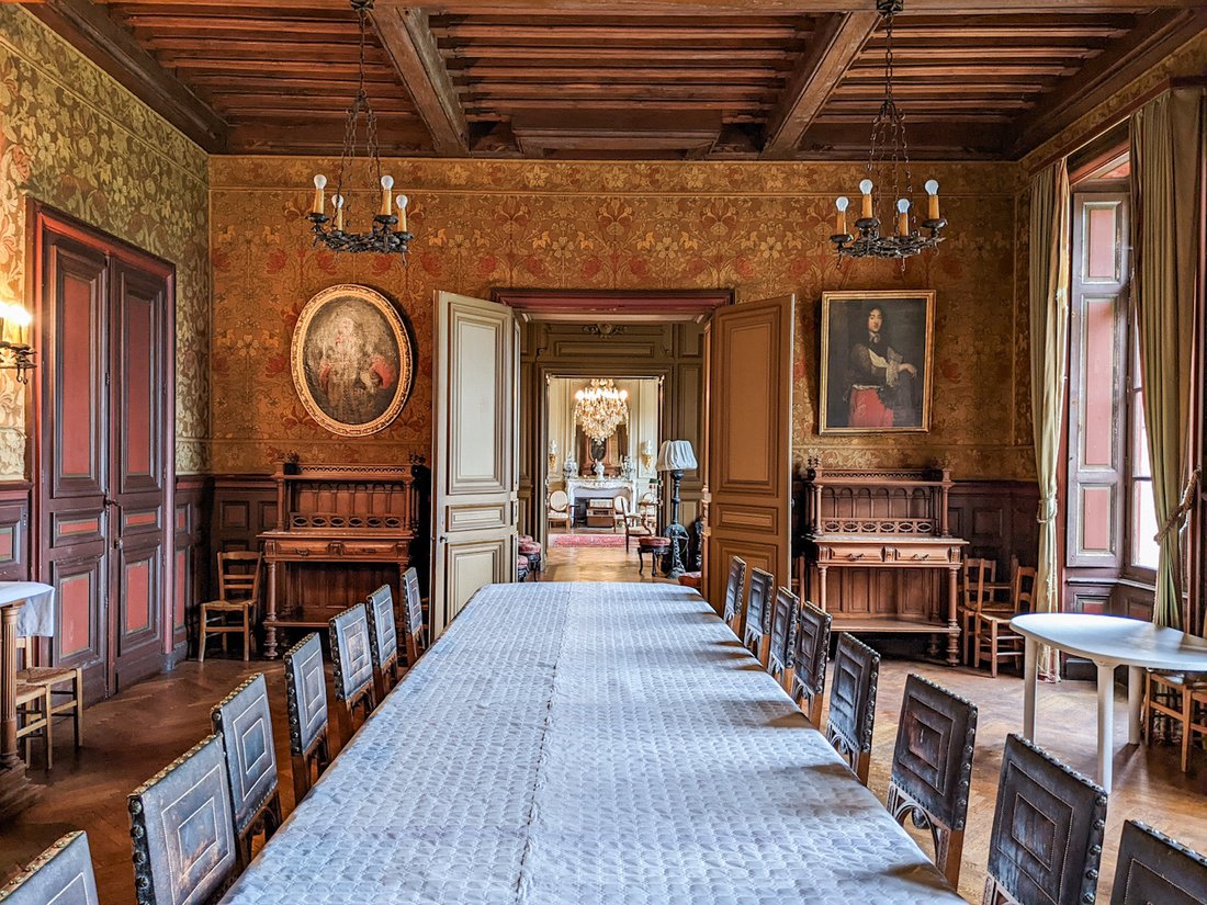 Le Rêve de Granit: A 19th-Century Breton Château Woven from Time and Light