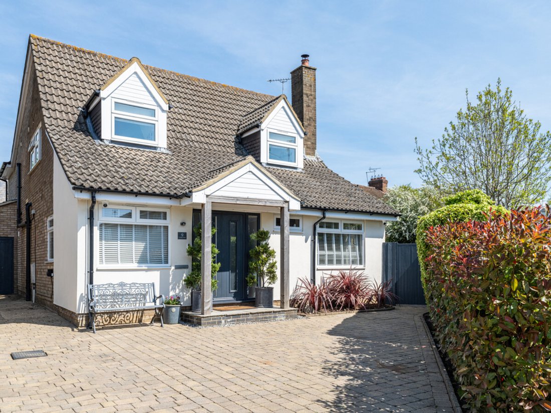 House in Flamstead, England 1 - 15631379