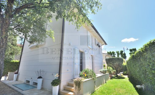 Villa in Camaiore, Tuscany, Italy 1