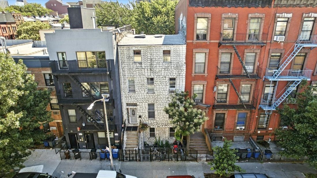 House in New York, New York, United States 1 - 16032385
