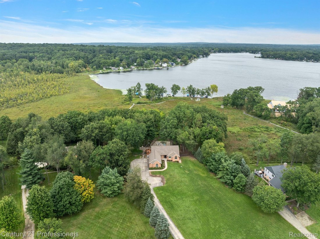 House in SPRINGFLD Township, Michigan, United States 1 - 14612393