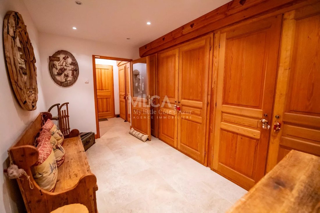 Chalet in Saint-Etienne-de-Tinée, Provence-Alpes-Côte d'Azur, France 4 - 16038636