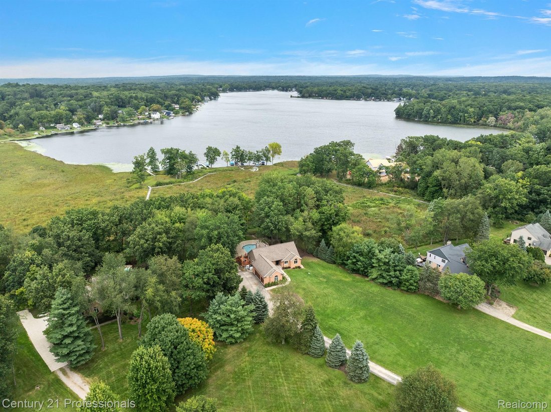 House in SPRINGFLD Township, Michigan, United States 3 - 14612393