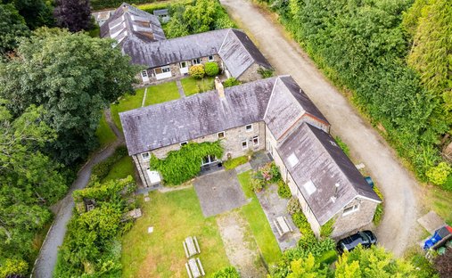 Maesycrugiau, Galles 1