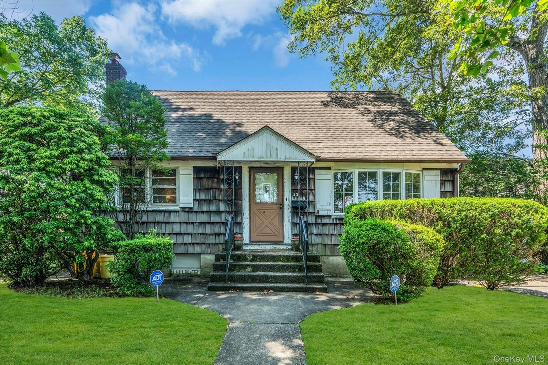 House Plainview In Plainview Ny United States For Sale (16039986)