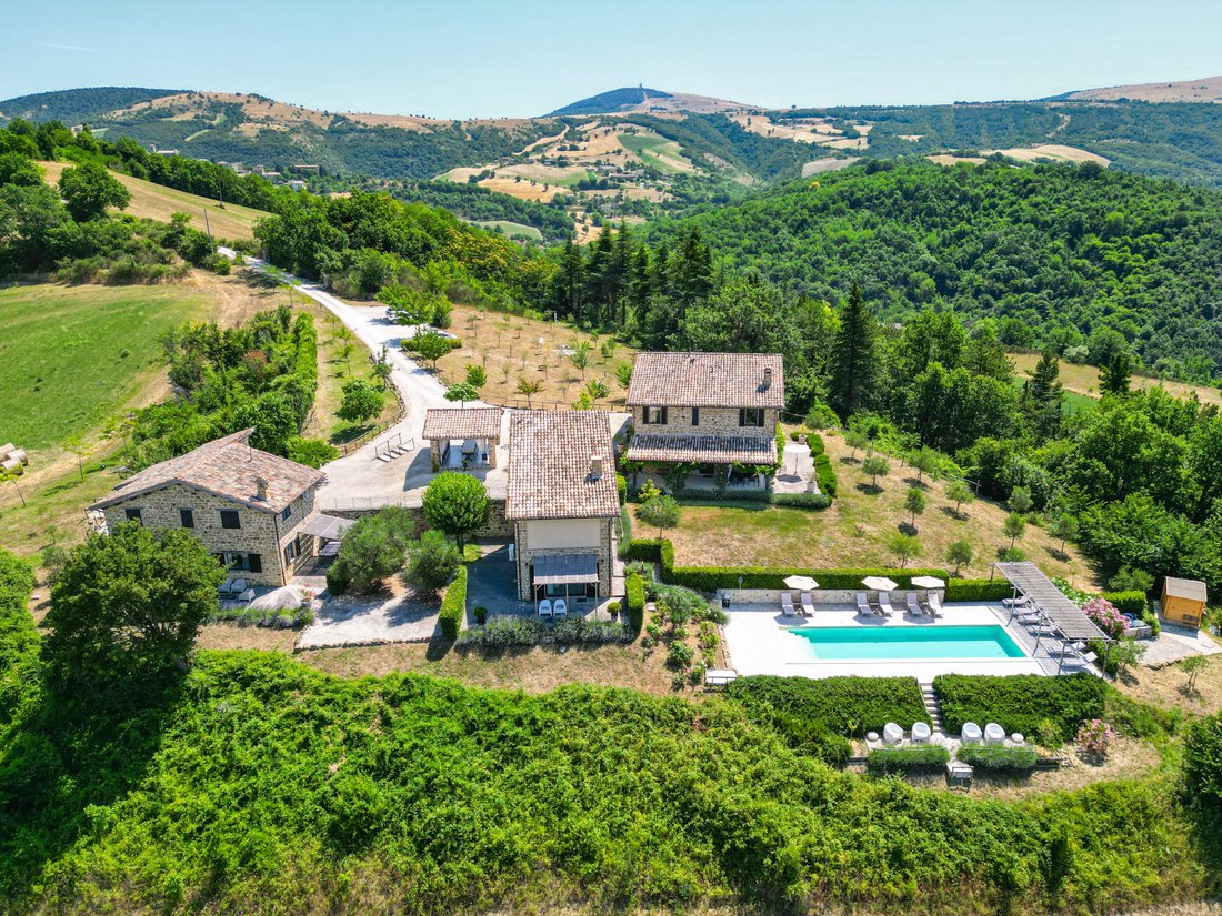 Estate in Castelraimondo, Marche, Italy 2 - 16038365