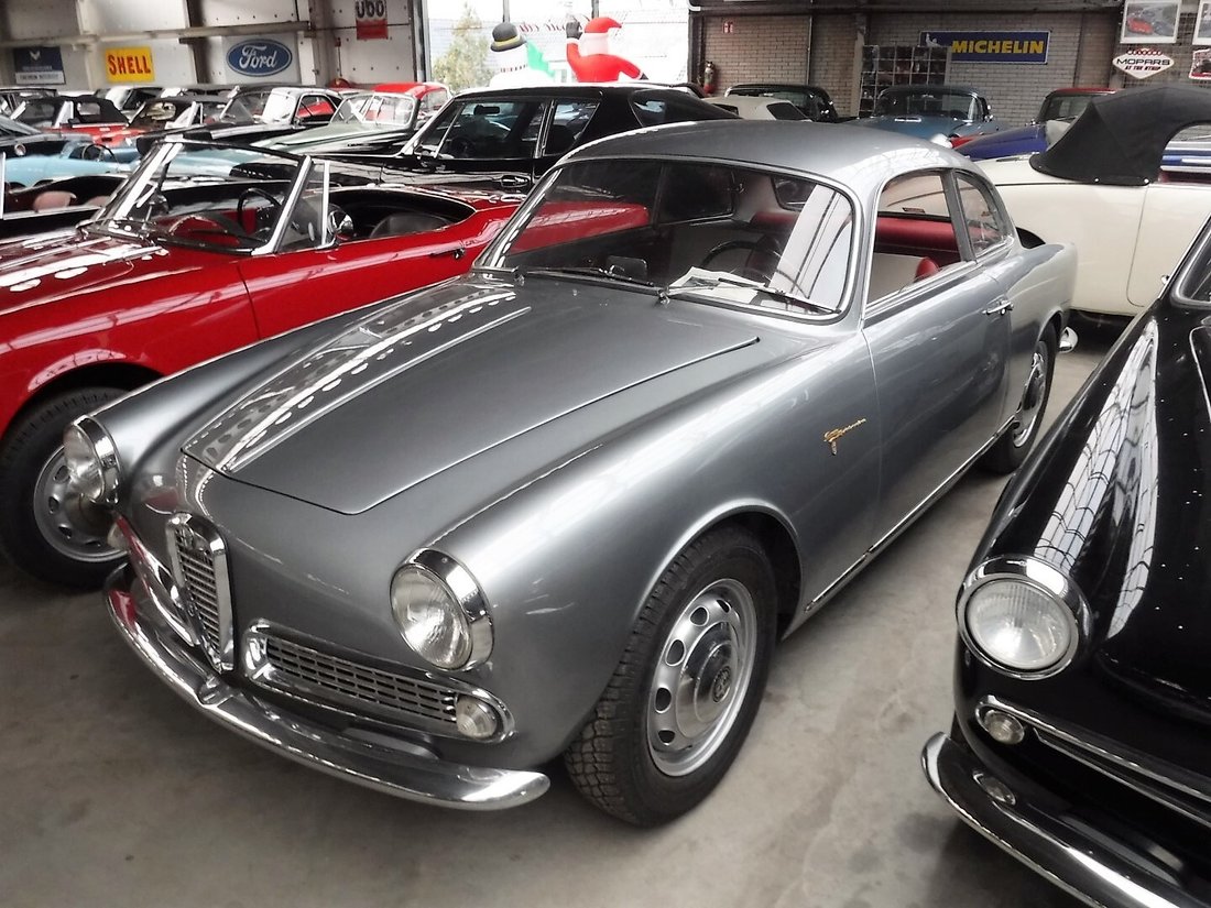 Coupe in De Lier, South Holland, Netherlands 1 - 11150284