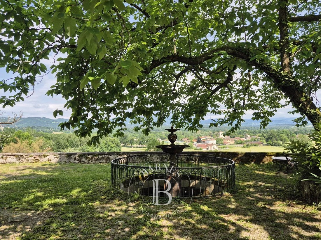 Estate in Neronde-sur-Dore, Auvergne-Rhône-Alpes, France 3 - 15764873
