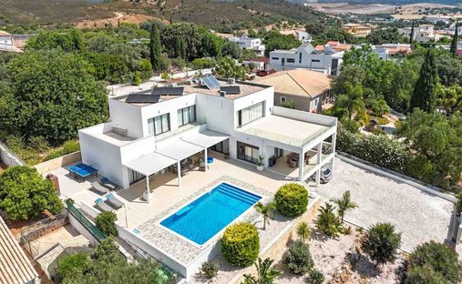 House in Mexilhoeira Grande, Algarve, Portugal 1