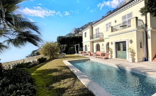 Villa in Roquebrune-Cap-Martin, Provence-Alpes-Côte d'Azur, France 1