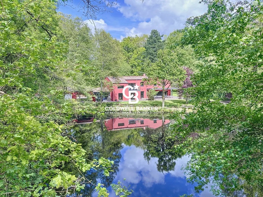 House in La Roche-sur-Yon, Pays de la Loire, France 1 - 16042524