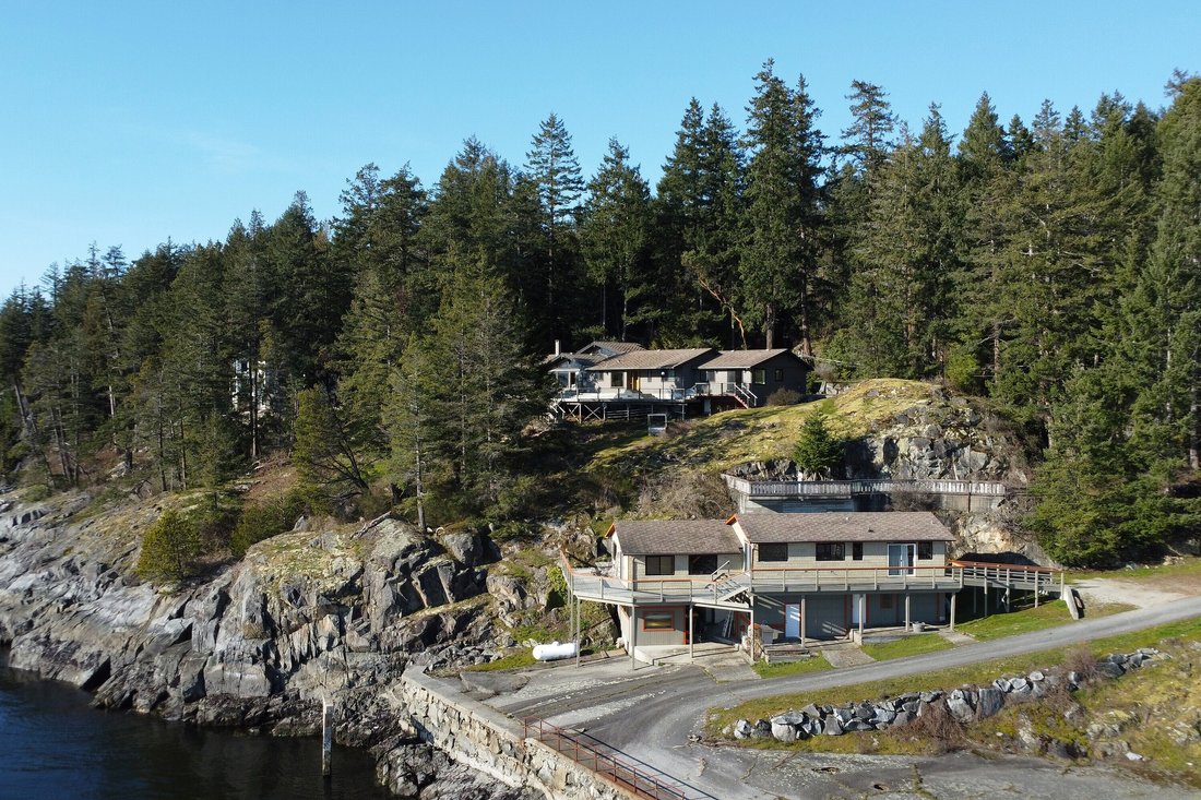 House in Halfmoon Bay, British Columbia, Canada 1 - 16043486