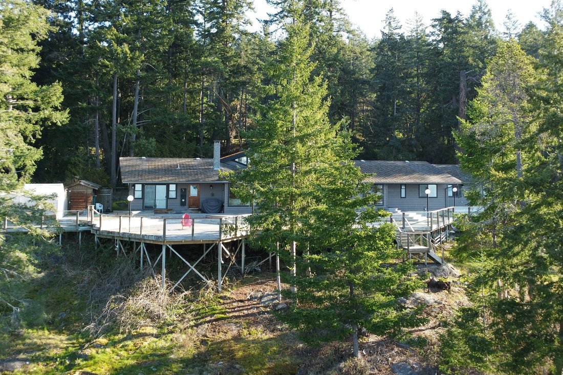 House in Halfmoon Bay, British Columbia, Canada 4 - 16043486