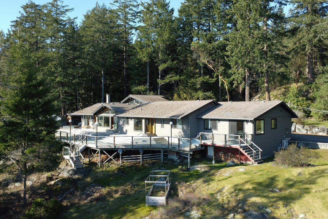 House in Halfmoon Bay, British Columbia, Canada 3 - 16043486