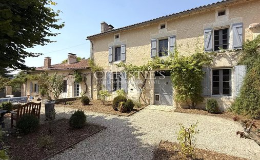 Casa a Magnac-Lavalette-Villars, Nuova Aquitania, Francia 1