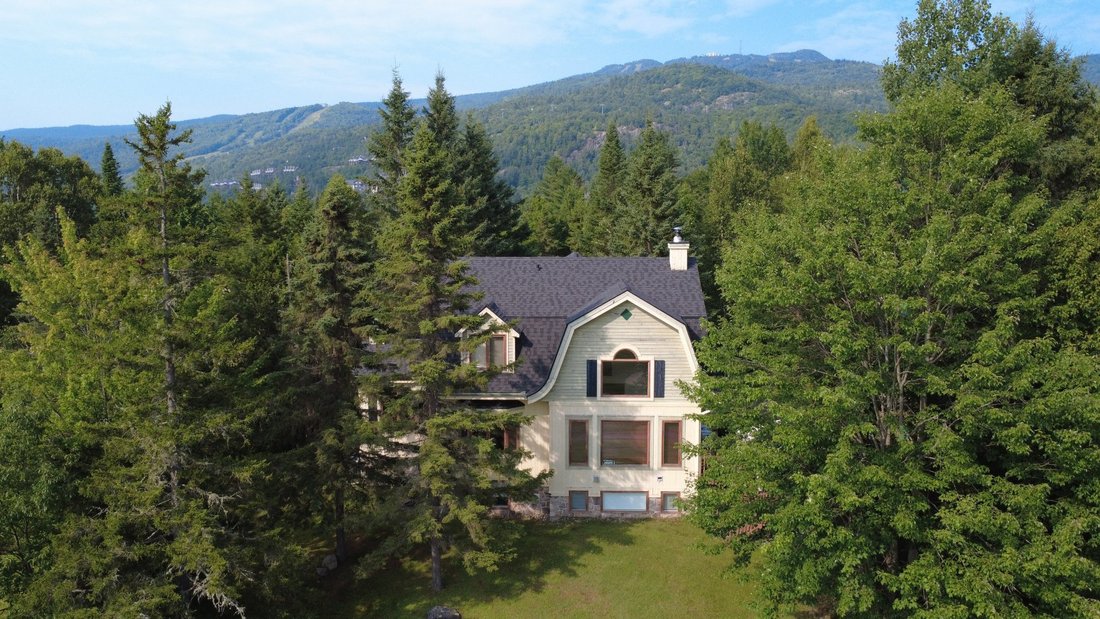 House in Mont-Tremblant, Quebec, Canada 1 - 16044290