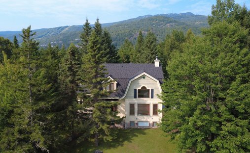 House in Mont-Tremblant, Quebec, Canada 1