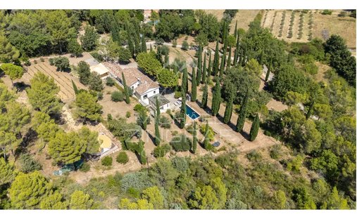 Estate in Flayosc, Provence-Alpes-Côte d'Azur, France 1