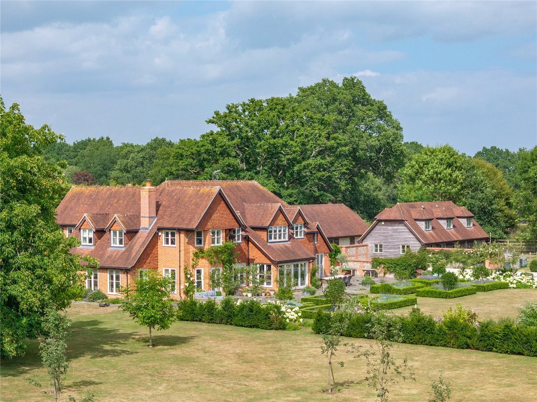 House in Ecchinswell, England 1 - 16043049
