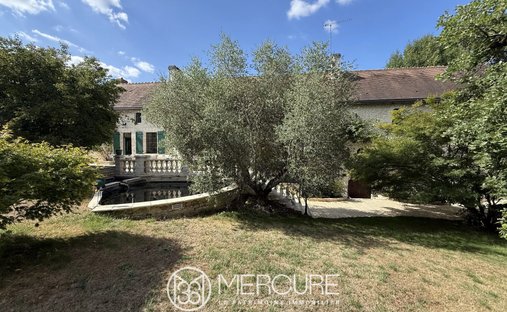 Vienne Department (86) 19th And 20th Century Chateau 345 Acres Of Land