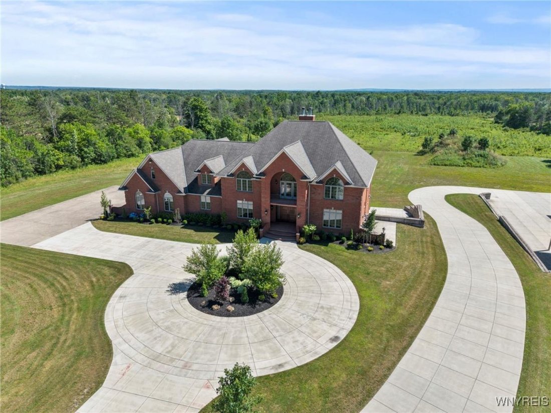 House in Derby, New York, United States 3 - 16045267