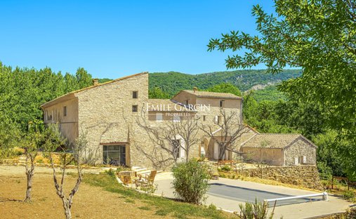 Villa in Noyers-sur-Jabron, Provence-Alpes-Côte d'Azur, France 1