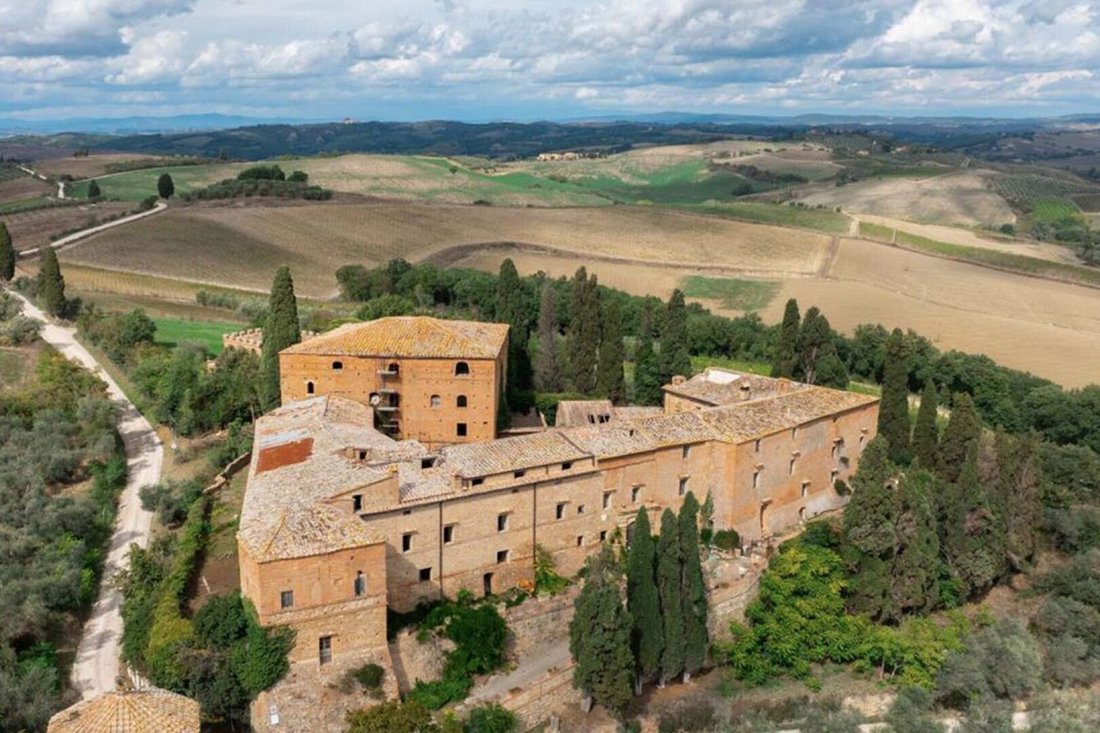 A 14th-Century Tuscan Crown: Where Wars Whisper & Vineyards Dance