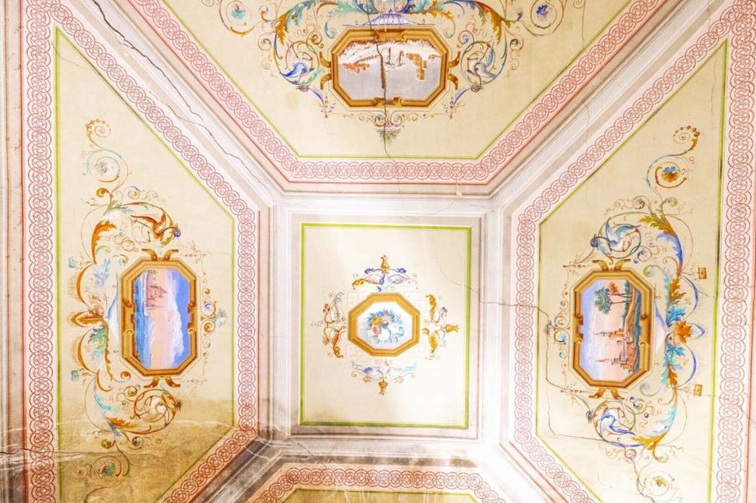 A 14th-Century Tuscan Crown: Where Wars Whisper & Vineyards Dance