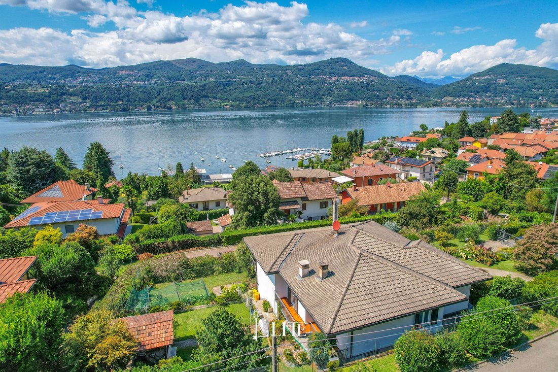 Villa in Ranco, Lombardy, Lombardy, Italy 2 - 16047418