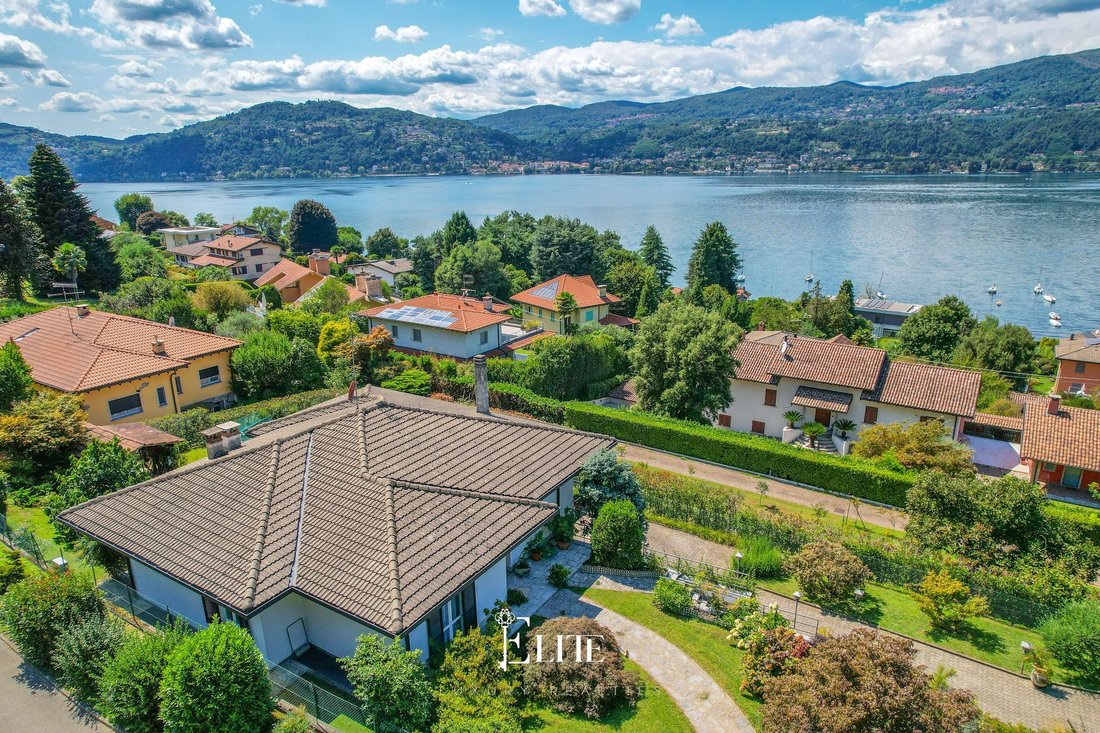 Villa in Ranco, Lombardy, Lombardy, Italy 1 - 16047418