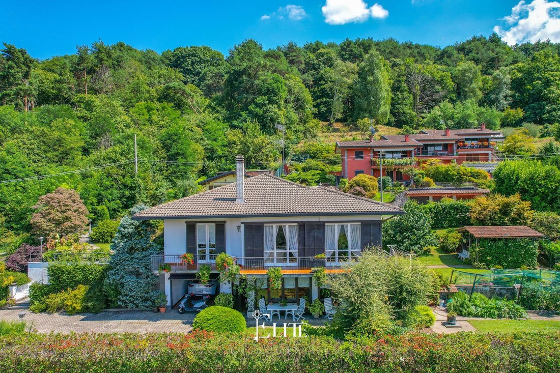 Villa in Ranco, Lombardy, Lombardy, Italy 5 - 16047418
