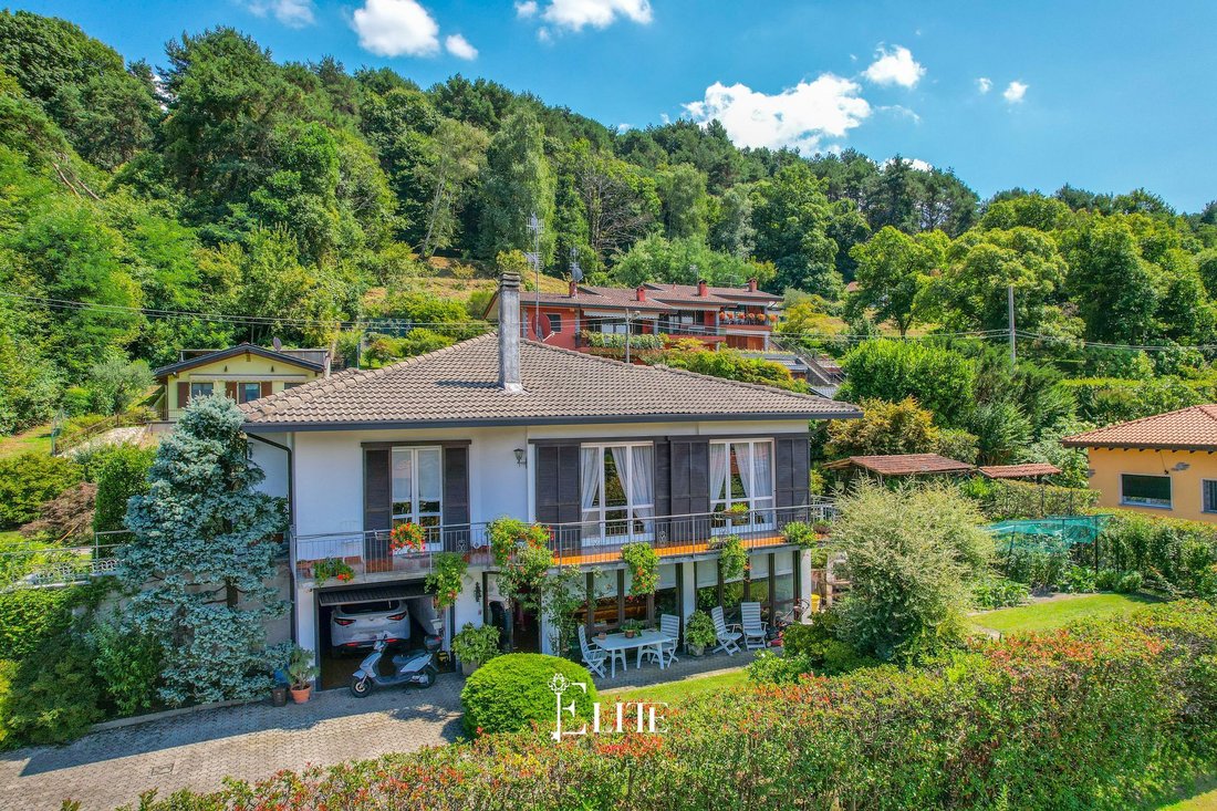 Villa in Ranco, Lombardy, Lombardy, Italy 4 - 16047418