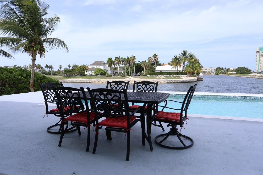House in Crystal Drive, West Bay, Cayman Islands 2 - 16075242