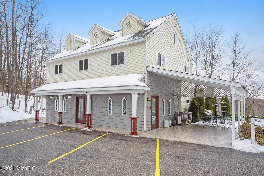 House in Wequetonsing, Michigan, United States 4 - 16048932