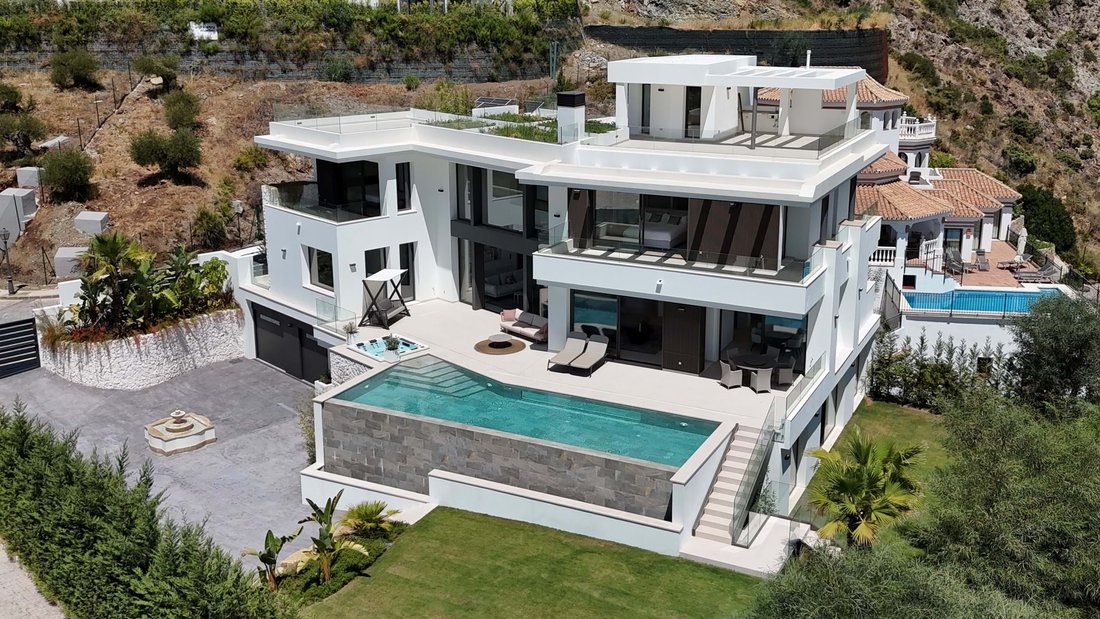 Villa in La Quinta, Benahavis, Andalusia 1 - 15947559