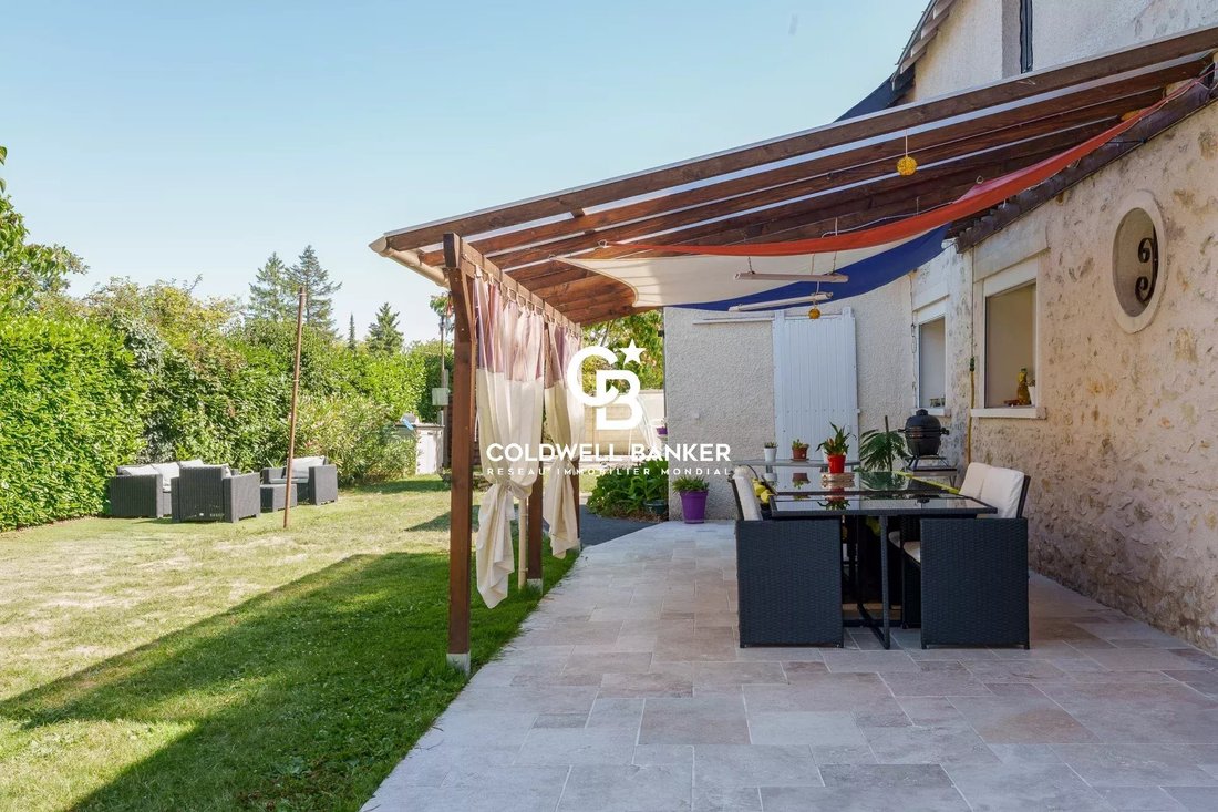 House in Saint-Antoine-du-Rocher, Centre-Val de Loire, France 1 - 16047988