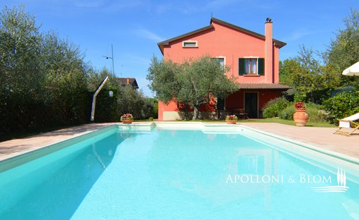Villa in Castiglione del Lago, Umbria, Italy 1