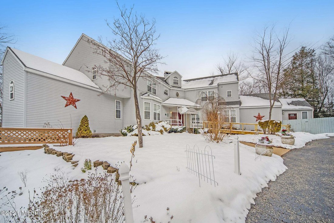 House in Wequetonsing, Michigan, United States 2 - 16048932