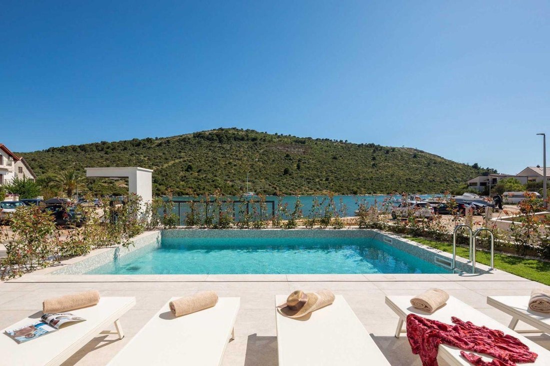 Villa in Rogoznica, Sibenik-Knin County, Croatia 2 - 16049681