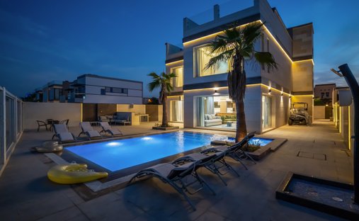 Villa in Dubai, Dubai, United Arab Emirates 1
