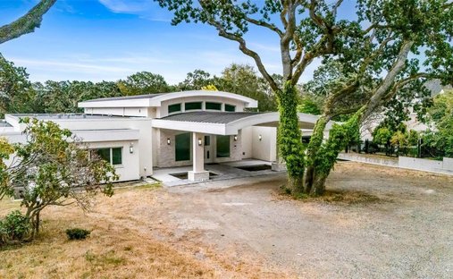 House in Oak Bay, British Columbia, Canada 1