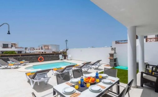 Villa in Playa Blanca, Yaiza, Spain 1